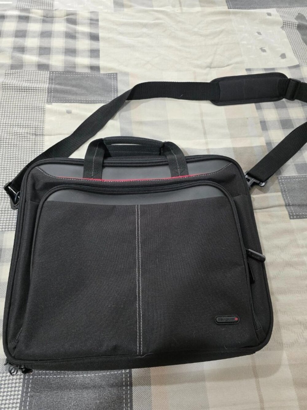 Targus Padded Laptop Notebook Ipad Gamer Sleeve Electronics Bag with Strap 15x13
